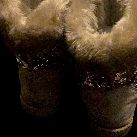 Gold sequin boots Faux suede heel trim faux fur trim  inside side lining . Sz 10 - Picture 3 of 6